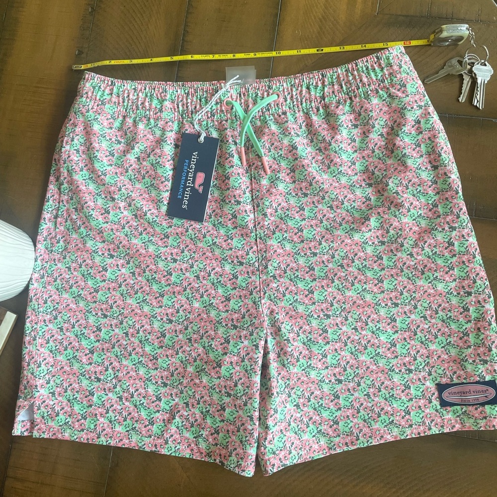 NWT Vineyard Vines Boys XL Performance Swim trunks